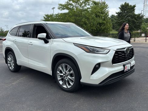 Used 2021 Toyota Highlander Limited AWD/4WD image 12