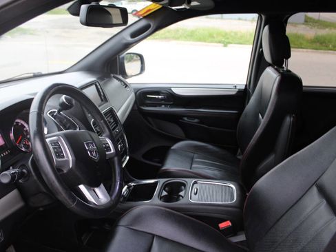 Used 2019 Dodge Grand Caravan GT FWD image 18