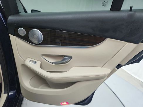 Used 2017 Mercedes-Benz GLC 300 4MATIC image 29