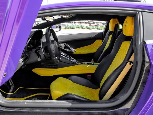 Used 2018 Lamborghini Aventador S AWD/4WD image 4