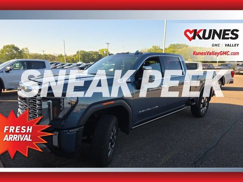 Used 2025 GMC Sierra 3500 Denali w/ Denali Reserve Package AWD/4WD image 2