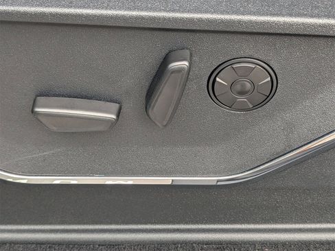 Used 2025 Ford F250 Platinum w/ FX4 Off-Road Package image 21