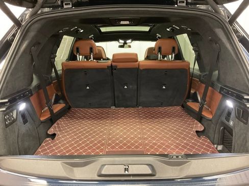 Used 2021 BMW X7 M50i image 10