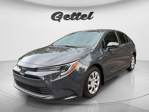 Used 2025 Toyota Corolla LE FWD image 1