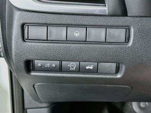 Used 2023 Nissan Rogue SV w/ SV Premium B Package FWD image 17
