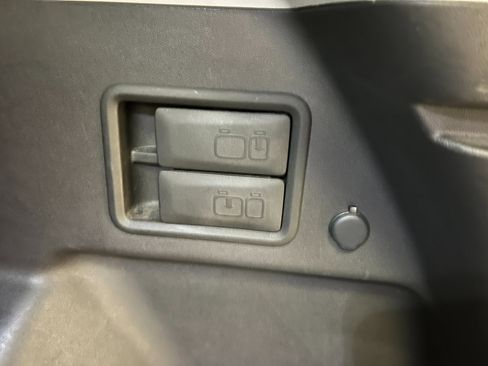 Used 2024 GMC Terrain SLT image 47