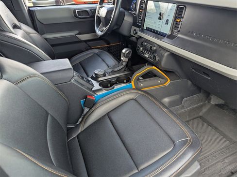 Used 2023 Ford Bronco Badlands image 15