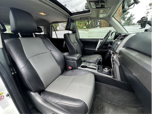 Used 2017 Toyota 4Runner SR5 Premium AWD/4WD image 4