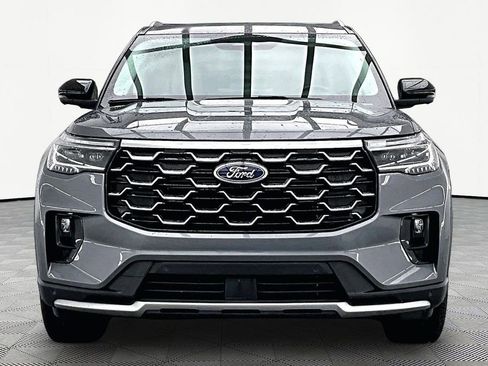 Certified 2025 Ford Explorer Platinum w/ LUX Leather Package AWD/4WD image 3