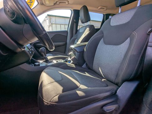 Used 2014 Jeep Cherokee Latitude w/ Cold Weather Group image 13