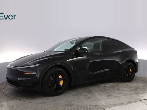 Used 2026 Tesla Model Y Long Range RWD image 18