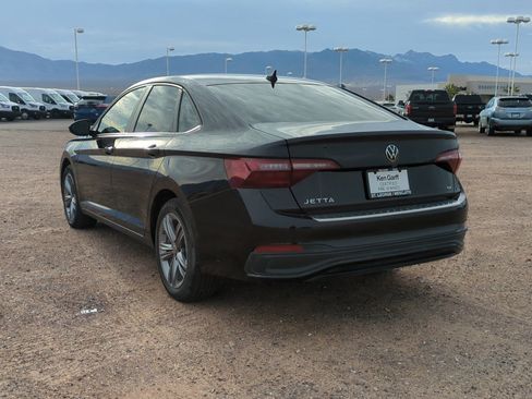 Used 2023 Volkswagen Jetta SE image 5