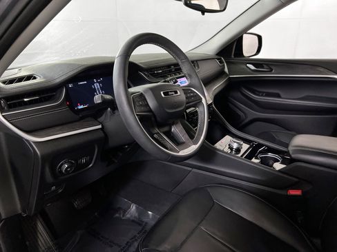 Used 2023 Jeep Grand Cherokee Limited image 9