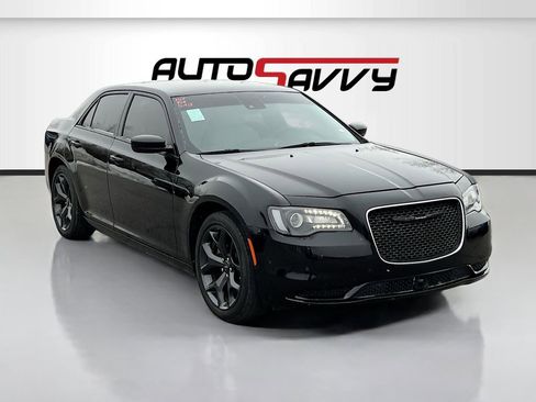 Used 2023 Chrysler 300 Touring w/ Safetytec Plus Group image 1