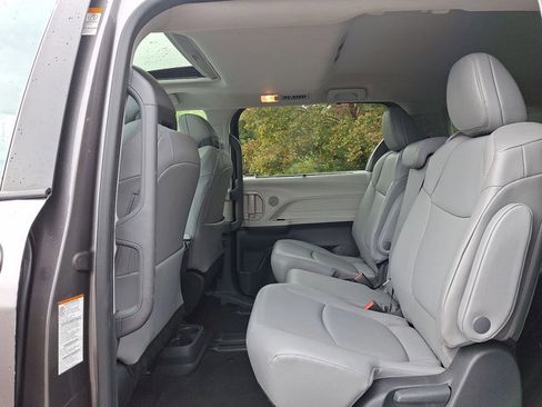 Used 2023 Toyota Sienna XLE image 21