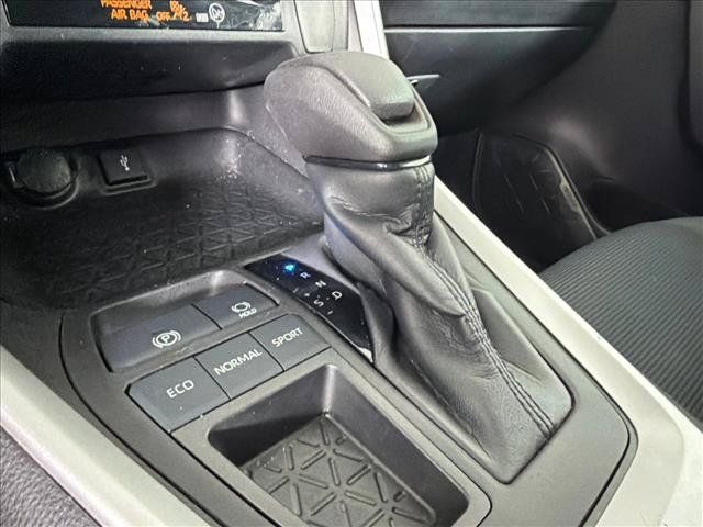 Used 2022 Toyota RAV4 LE FWD image 30