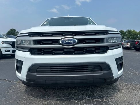 Used 2023 Ford Expedition XLT RWD image 2