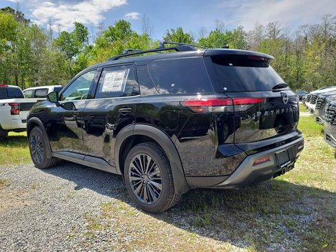 New 2026 Nissan Pathfinder SL w/ SL Premium Package image 6