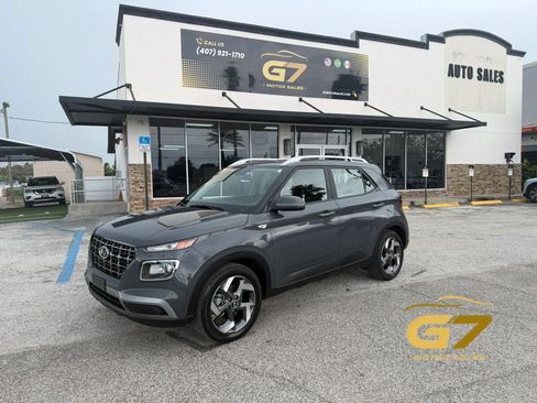 Used 2025 Hyundai Venue SEL FWD image 1