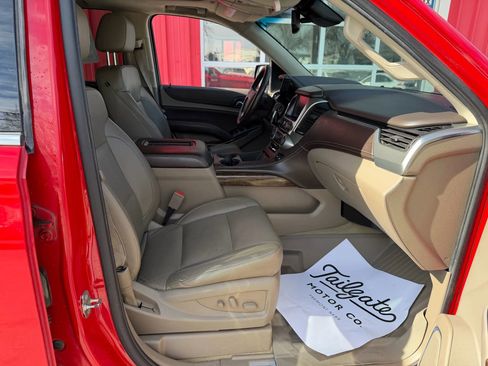 Used 2015 Chevrolet Suburban LT image 14