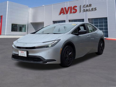 Used 2025 Toyota Prius LE image 1