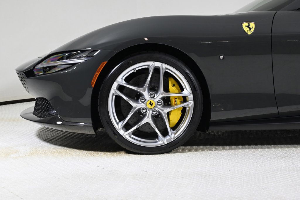 Used 2025 Ferrari Roma Spider RWD image 31