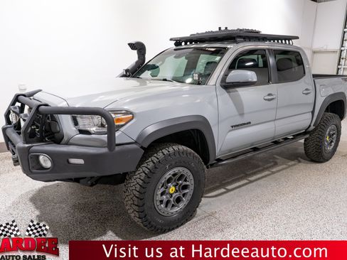 Used 2019 Toyota Tacoma TRD Off-Road AWD/4WD image 2