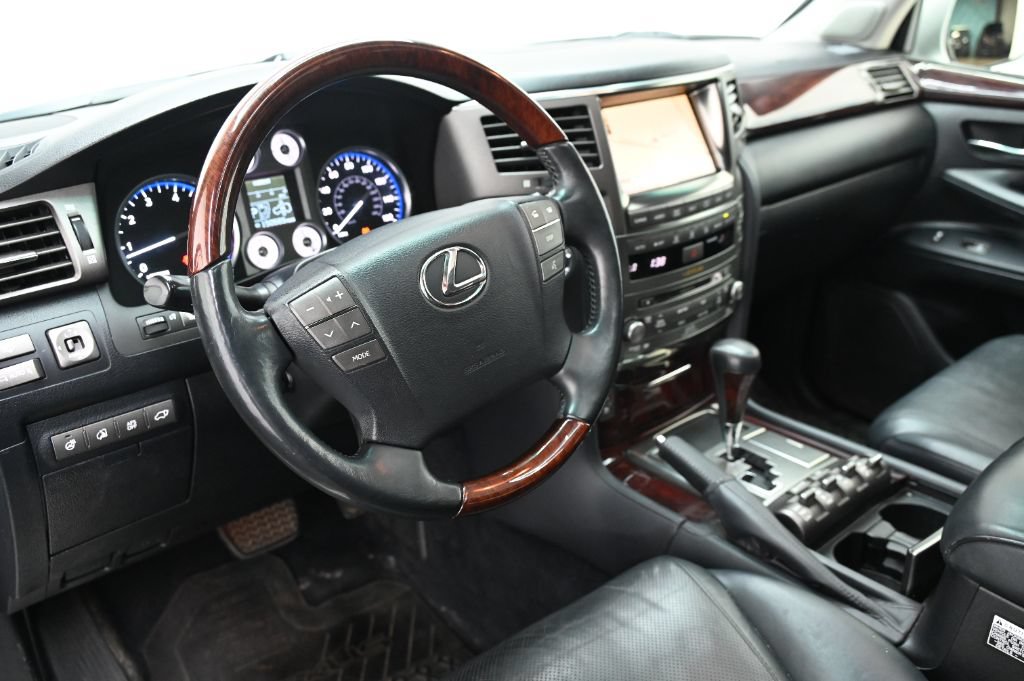 Used 2011 Lexus LX 570 4WD w/ Luxury Pkg image 23