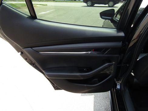 Used 2019 MAZDA MAZDA3 AWD Hatchback w/ Premium Pkg image 18