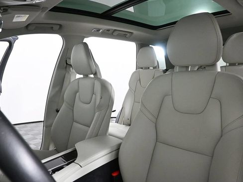 Used 2018 Volvo XC90 T6 Momentum w/ Convenience Package AWD/4WD image 5