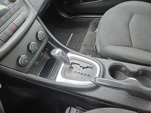 Used 2014 Dodge Avenger SE image 25