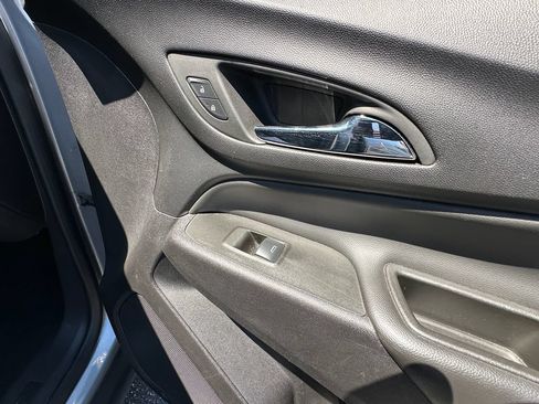 Used 2024 Chevrolet Equinox LT FWD image 19