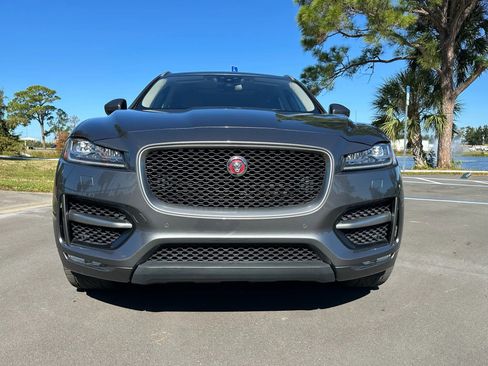 Used 2018 Jaguar F-PACE R-Sport image 4