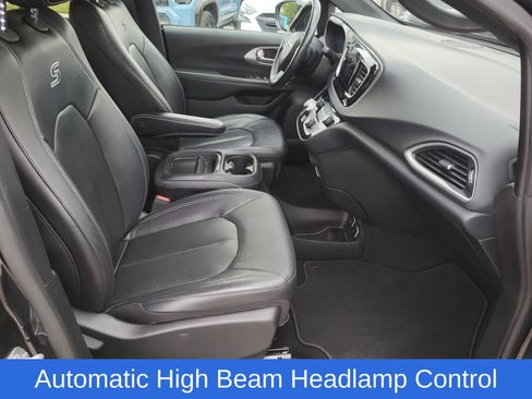 Used 2020 Chrysler Pacifica Touring-L w/ Advanced Safetytec Group FWD image 9