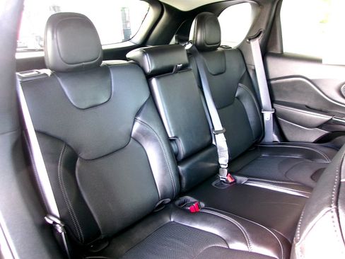 Used 2023 Jeep Cherokee Altitude Lux AWD/4WD image 18
