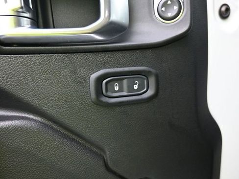 Used 2023 Jeep Wrangler Sport S image 14