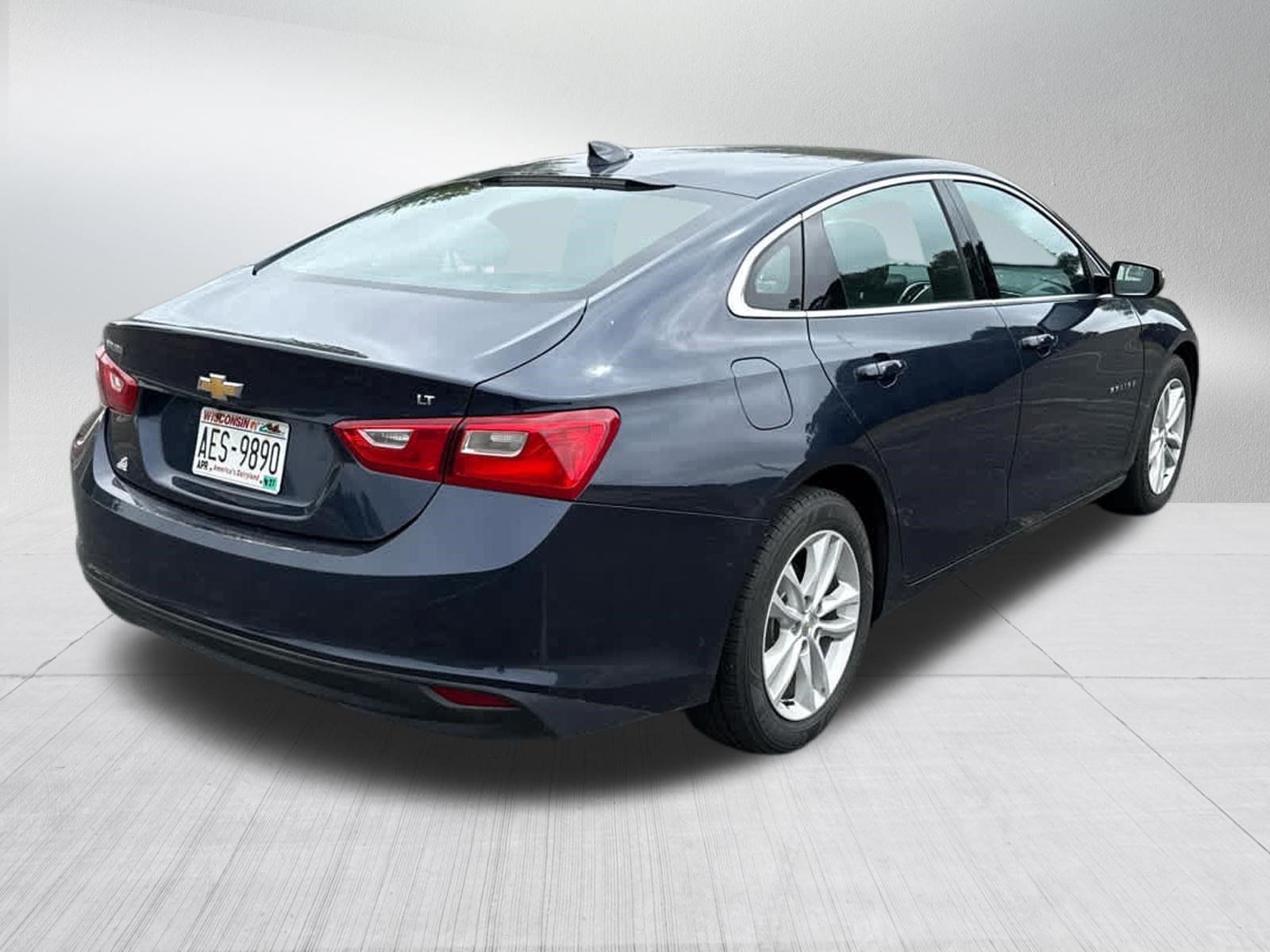 Used 2017 Chevrolet Malibu LT FWD image 8