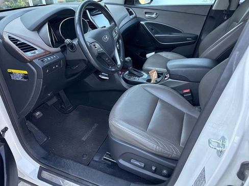 Used 2017 Hyundai Santa Fe SE image 3