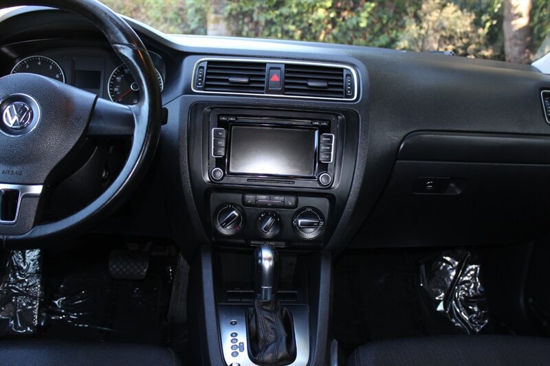 Used 2012 Volkswagen Jetta SE FWD image 14