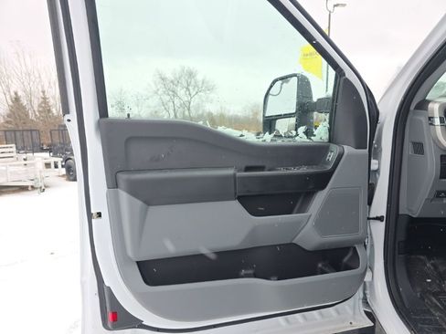 New 2025 Ford F550 4x4 Supercab Super Duty image 21
