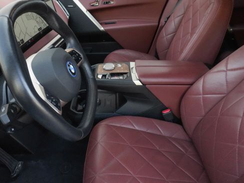 Used 2023 BMW iX xDrive50 w/ Premium Package AWD/4WD image 11