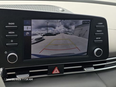 Certified 2025 Hyundai Elantra SE FWD image 21