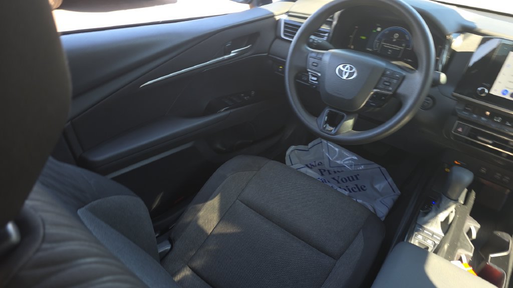 Used 2025 Toyota Camry LE FWD image 25