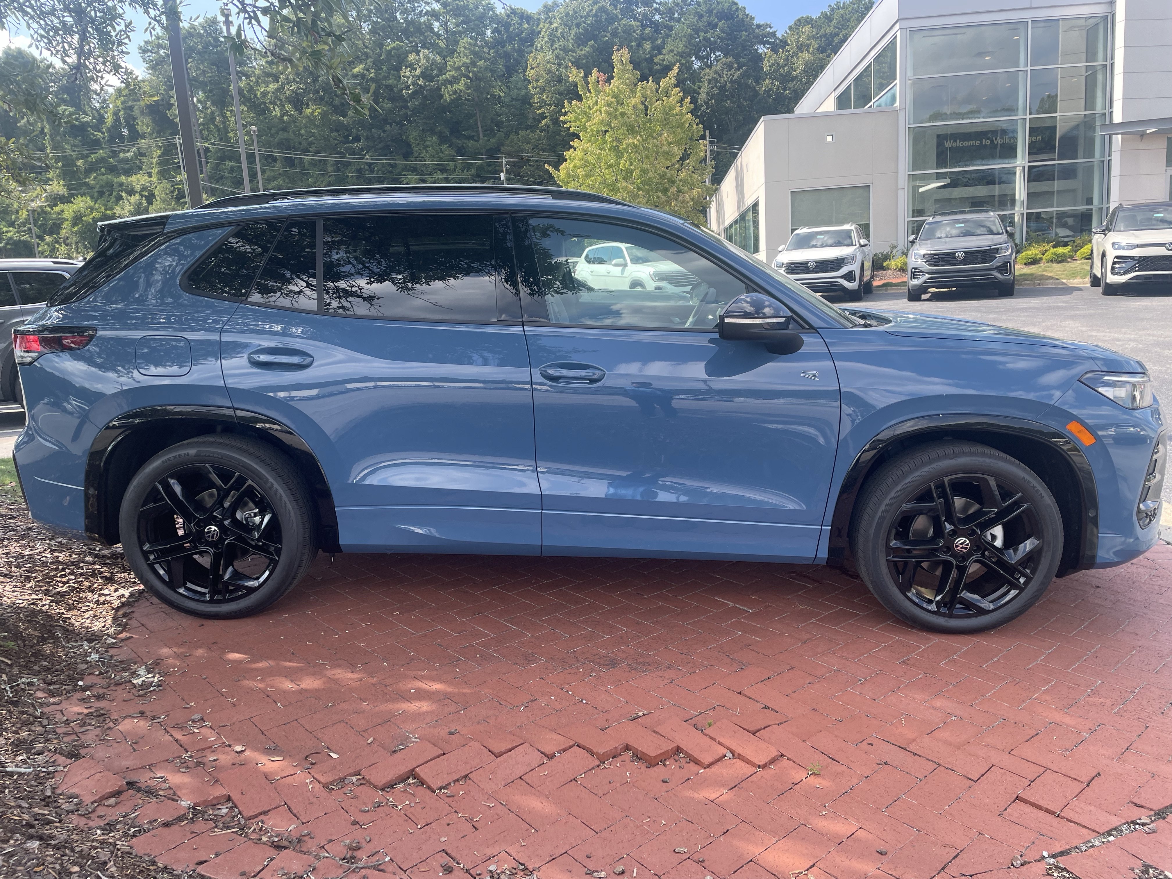 New 2026 Volkswagen Tiguan SE R-Line FWD image 4
