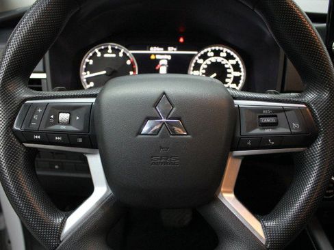 Used 2022 Mitsubishi Outlander ES image 11