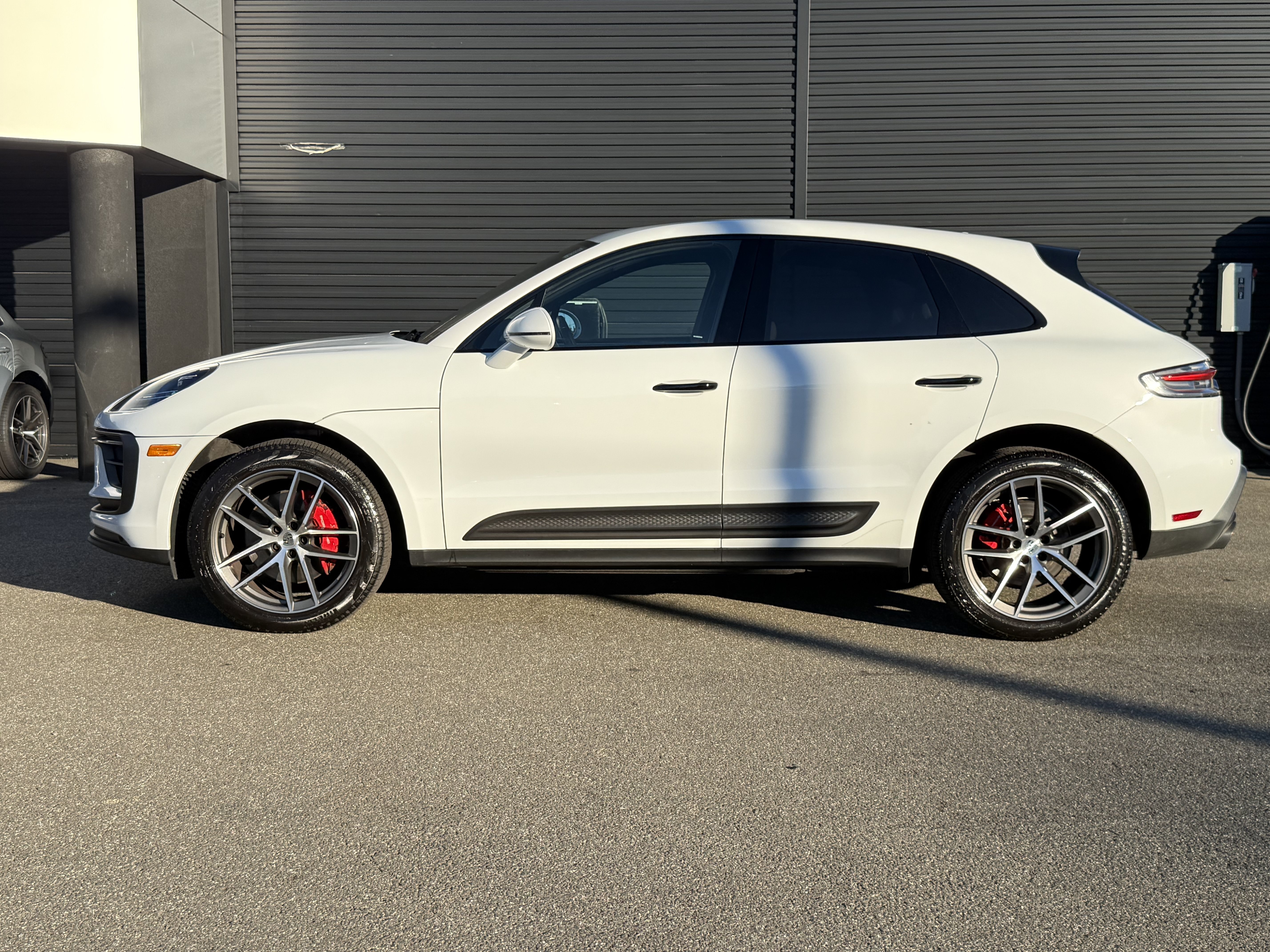 Certified 2023 Porsche Macan S AWD/4WD image 2