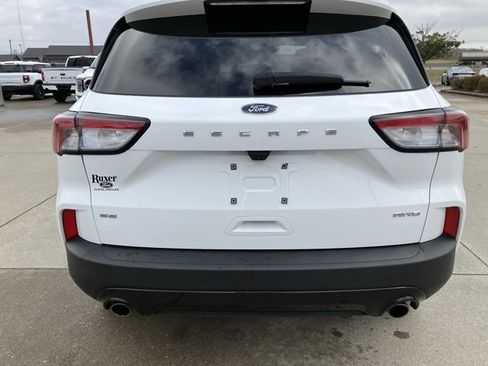 Certified 2022 Ford Escape SE w/ SE Sport Appearance Package image 4