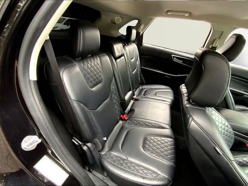 Used 2024 Ford Edge Titanium image 17