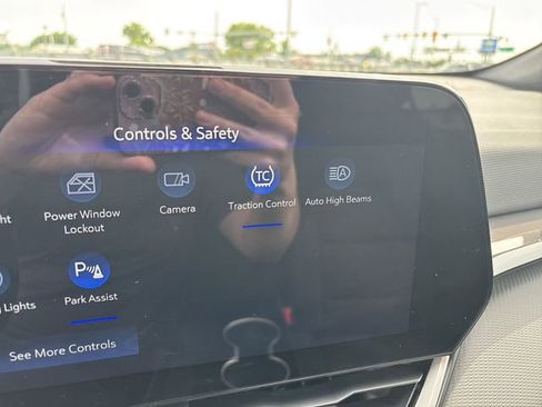 Used 2025 Chevrolet Equinox LT w/ Safety and Technology Package FWD image 25