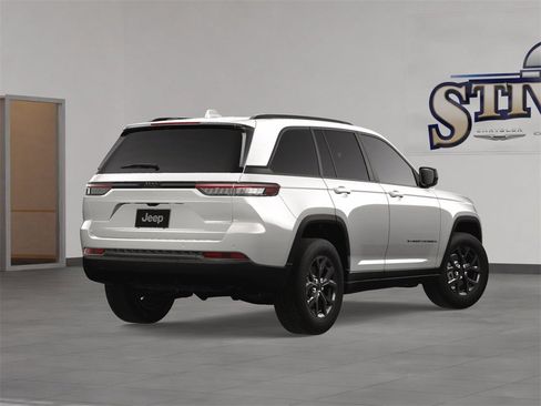 New 2025 Jeep Grand Cherokee Altitude image 5